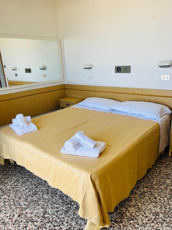 Hotel Columbia Frontemare Rímini Exterior foto